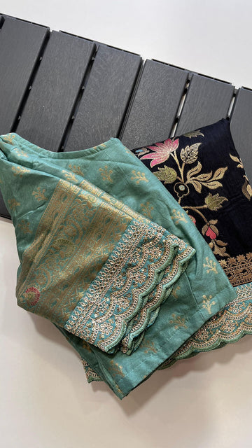 Classic Banarasi Saree with Rich Zari Detailing  S-0039