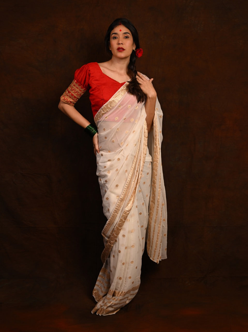 Full draped look of the elegant Viscose Georgette Saree with a lightweight design.