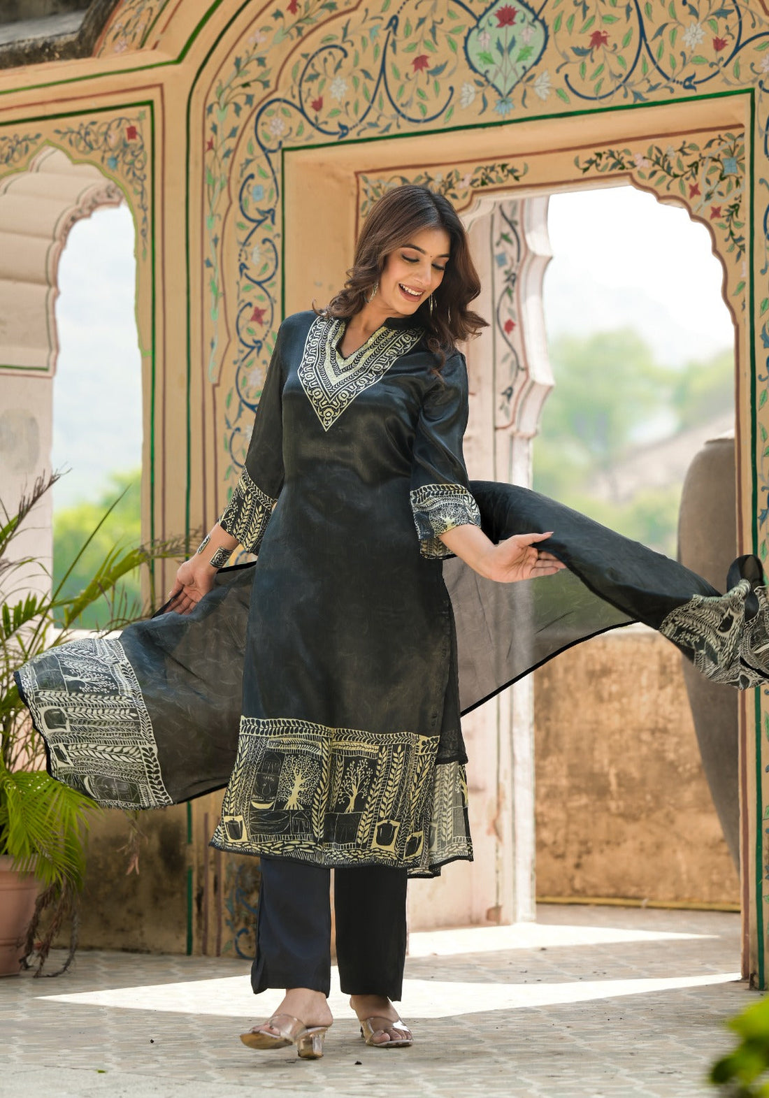 Graceful Pure Muslin Digital Print Suit Set with Flowing Chiffon Dupatta – D6267