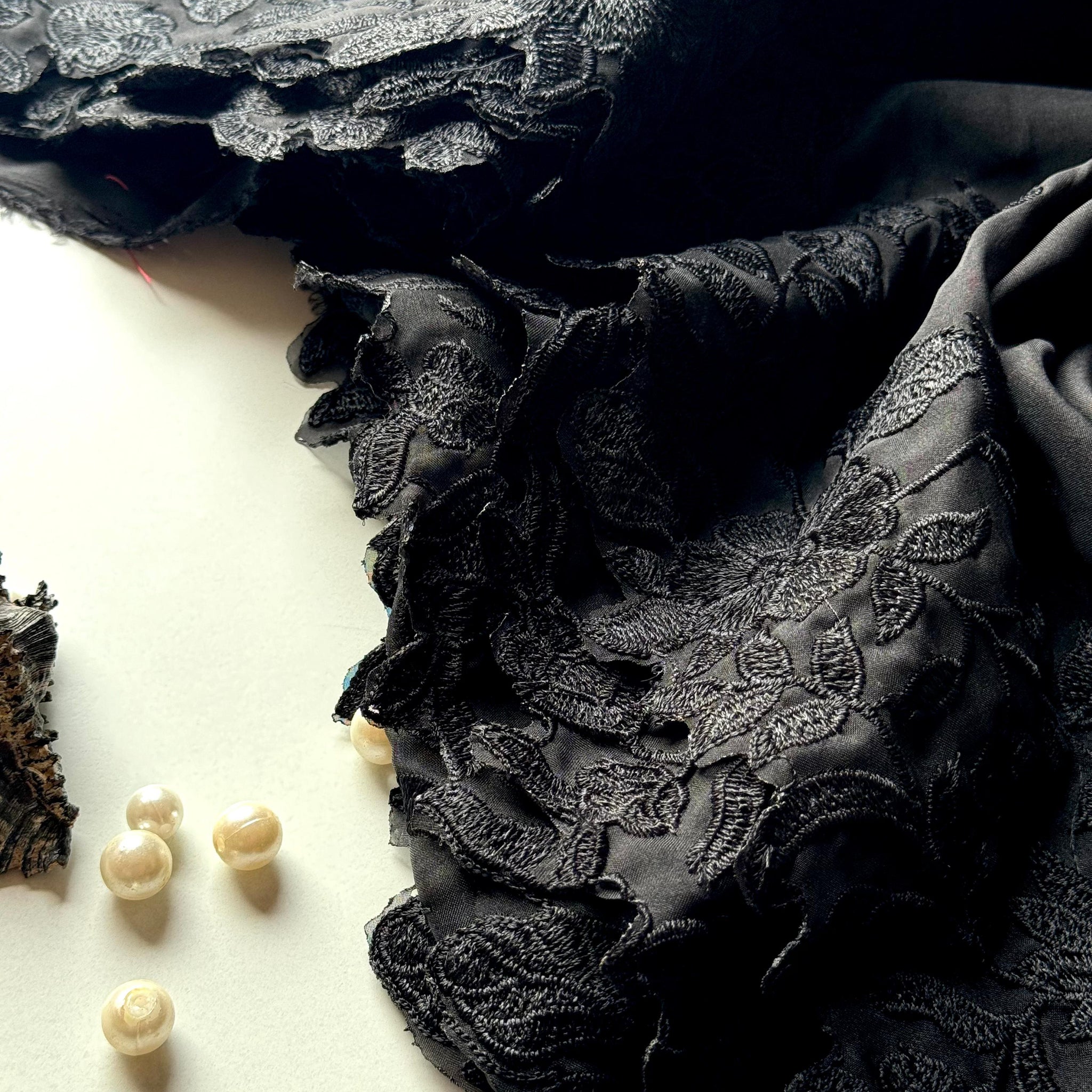 Premium Soft Organza Saree with Multi-Thread Scallop Work & Matching Unstitched Blouse VT-1196