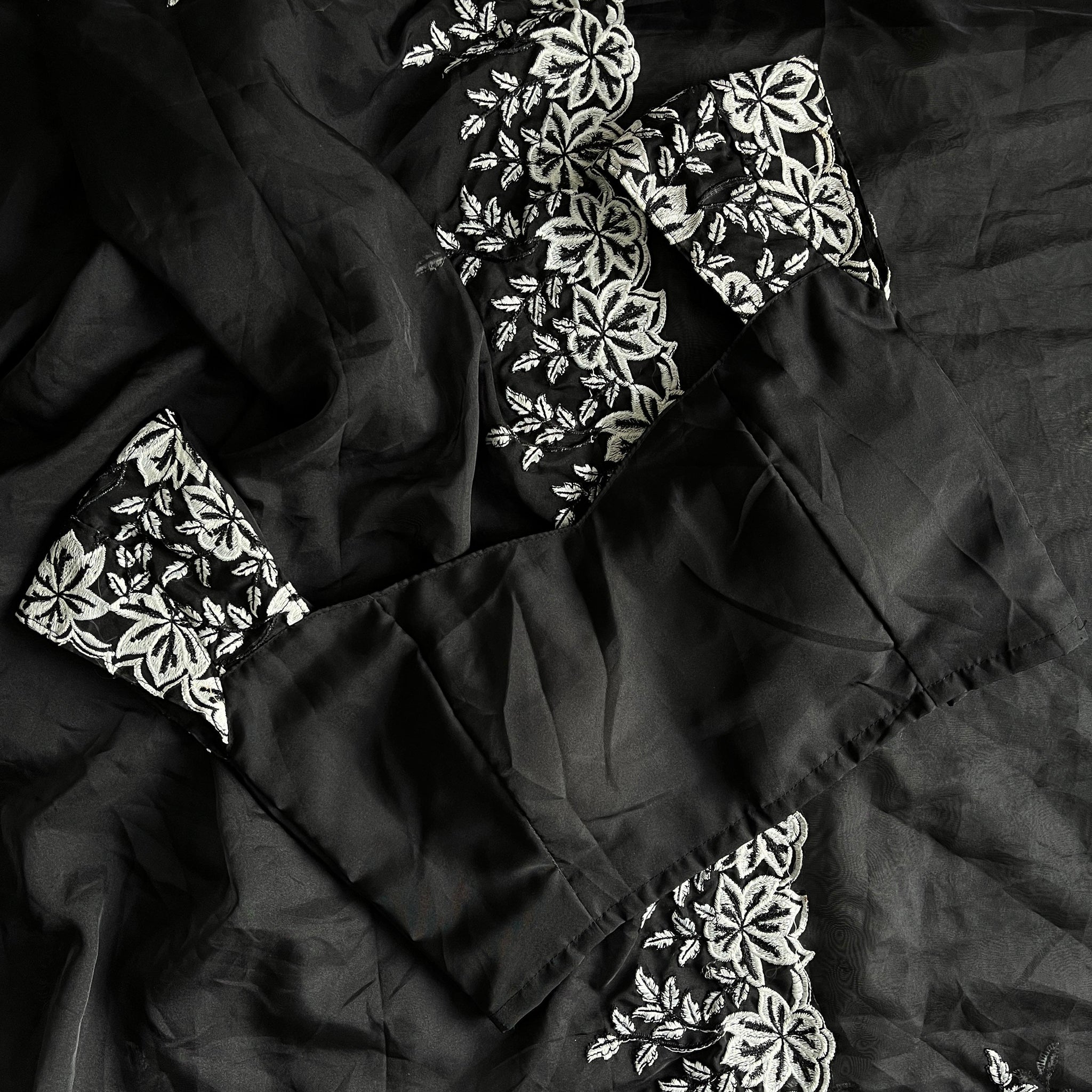 Premium Tabi Silk Saree with White Thread & Scalloped Detailing S2517