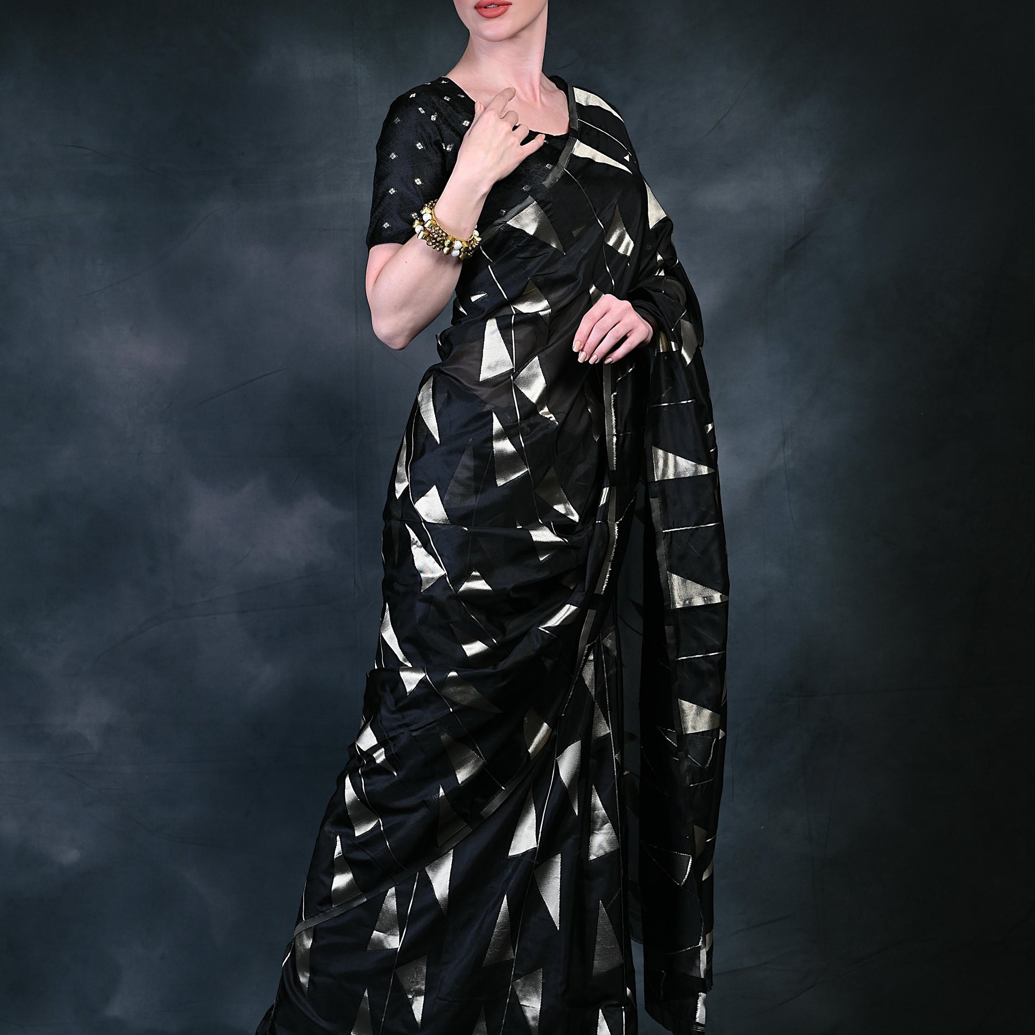 Women's Trendy Black Organza Saree VT4001